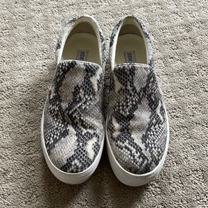 Size 8 snake print Steven madden shoes